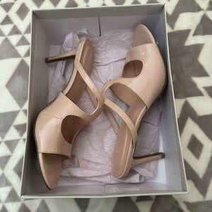 Bandolino Women's Beige Strappy Sandals Size 10